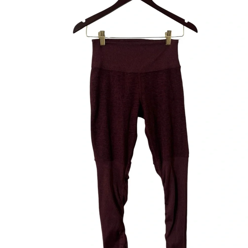 ALO YOGA Goddess Ribbed Ruched Maroon Burgundy Contrast Leggings